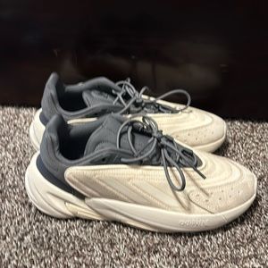 Adidas Ozelia